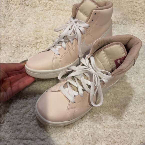 Pink high top nike - Picture 2 of 3